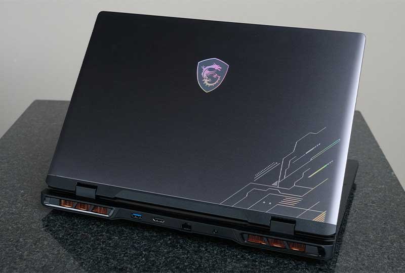 Laptop MSI Crosshair 16 HX AI D2XW với thiết kế cá tính, mạnh mẽ