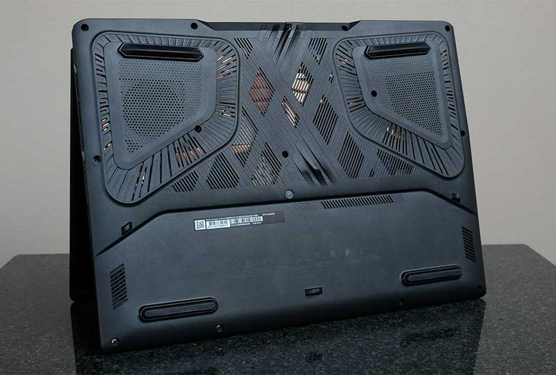 Laptop MSI Crosshair 16 HX AI D2XW trang bị tản nhiệt hiện đại