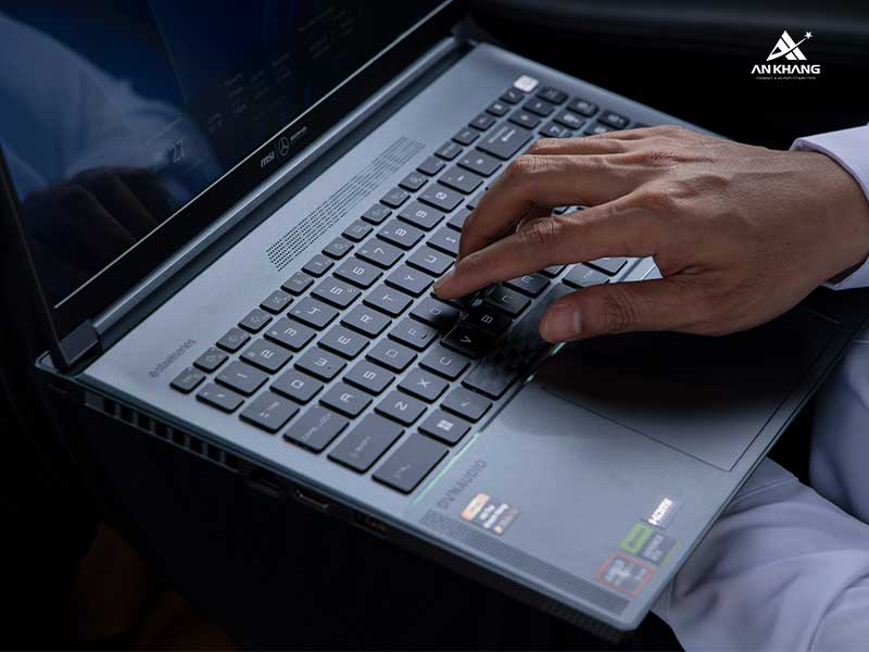 MSI Stealth A16 AI+ Mercedes-AMG Motorsport cho trải nghiệm nhập liệu thoải mái