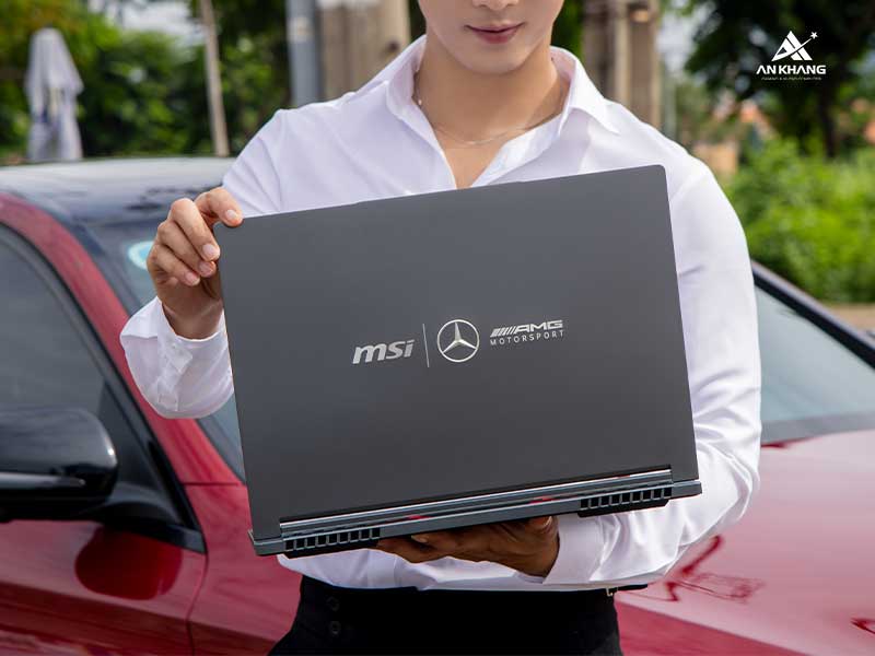 MSI Stealth A16 AI+ Mercedes-AMG Motorsport với thiết kế mạnh mẽ, tinh tế