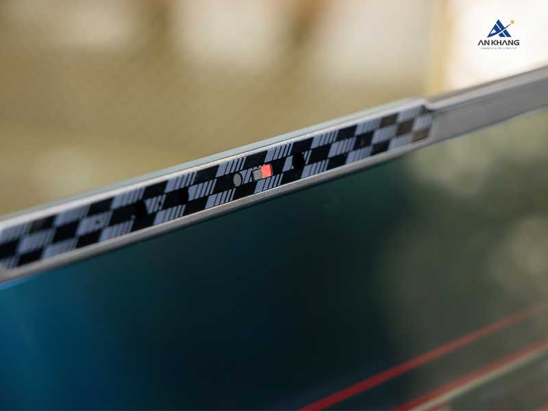 MSI Stealth A16 AI+ Mercedes-AMG Motorsport với webcam FHD IR